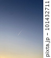 春の夕方の空 101432711