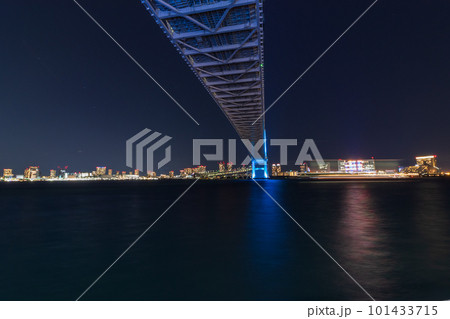 レインボーブリッジ下からの壮大な夜景 101433715