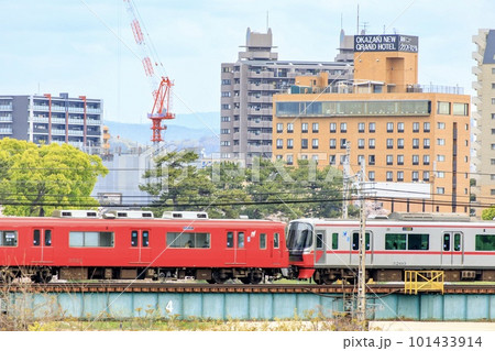 岡崎市、乙川鉄橋を渡る名鉄電車 岡崎市、乙川鉄橋を渡る名鉄電車 101433914