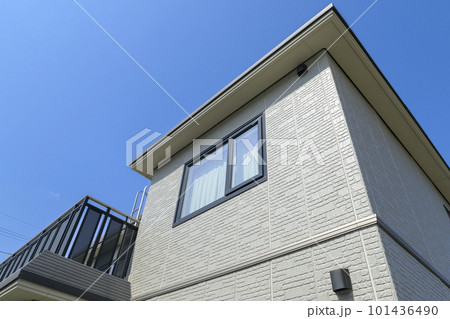 外壁塗装する前の住宅の壁(住宅リフォームのビフォーアフター) 外壁塗装する前の住宅の壁(住宅リフォームのビフォーアフター) 101436490