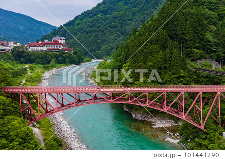 日本の車窓から　緑深い黒部峡谷鉄道　旧山彦橋 101441290