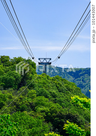 お遍路さんの巡礼路にもなる雲辺寺ロープウェイ 101443007