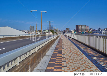東京都稲城市と調布市に架かる多摩川原橋の稲城市から調布市側を見る 東京都稲城市と調布市に架かる多摩川原橋の稲城市から調布市側を見る 101443346
