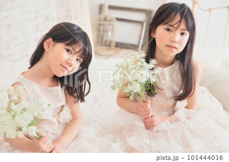 ドレスを着た姉妹 ドレスを着た姉妹 101444016