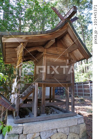 信州　安曇野　堀金の下堀諏訪神社　神明社本殿　安曇野の名匠　立川豊八の作品　文政年間の建立 101445371