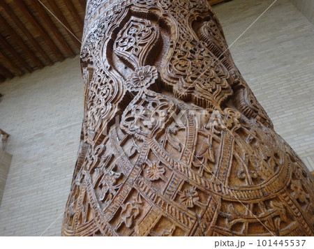 【ウズベキスタン】美しい彫刻がされた木柱(イチャン・カラ ヒヴァ) 【ウズベキスタン】美しい彫刻がされた木柱(イチャン・カラ ヒヴァ) 101445537