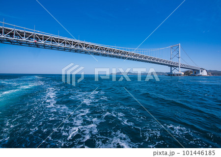 観潮船から見た大鳴門橋と渦潮 101446185