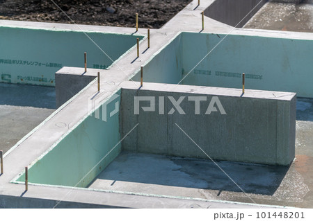 建築現場　基礎工事　布基礎　木造　断熱工事 101448201