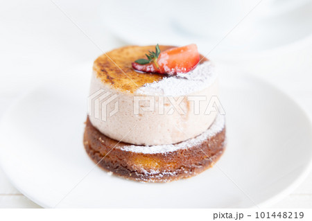 美味しいシブーストとホットコーヒー 美味しいシブーストとホットコーヒー 101448219