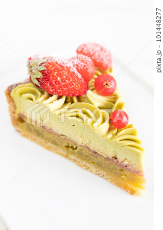 美味しいピスタチオクリームのケーキ 101448277