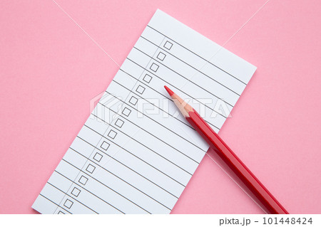 リストと赤鉛筆 リストと赤鉛筆 101448424
