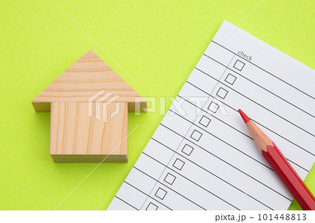 住宅とリストと赤鉛筆 住宅とリストと赤鉛筆 101448813