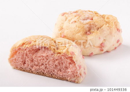 苺ミルクチョコチップ　メロンパン 101449336