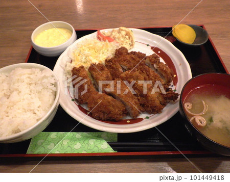 タルタルチキンカツ定食 ボリュームたっぷりのチキンカツ定食 タルタルチキンカツ定食 ボリュームたっぷりのチキンカツ定食 101449418
