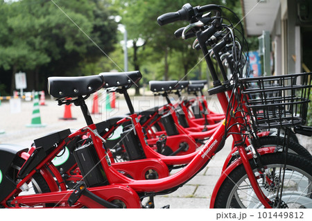 整然と並んだレンタル自転車 101449812