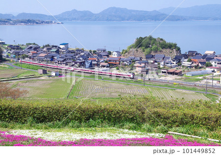 特急やくも号が走る中海沿線の風景 101449852