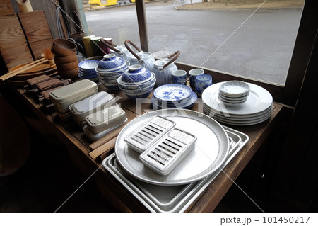 昭和レトロな【荒物屋(家庭用雑貨店)】の店頭 昭和レトロな【荒物屋(家庭用雑貨店)】の店頭 101450217