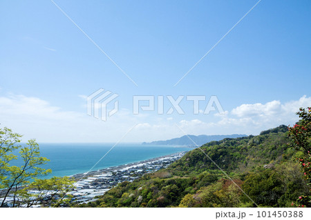 久能山から見たイチゴハウスと駿河湾 101450388