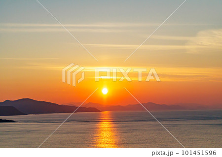 【京都の景観】丹後半島から日本海の日没を望む 【京都の景観】丹後半島から日本海の日没を望む 101451596