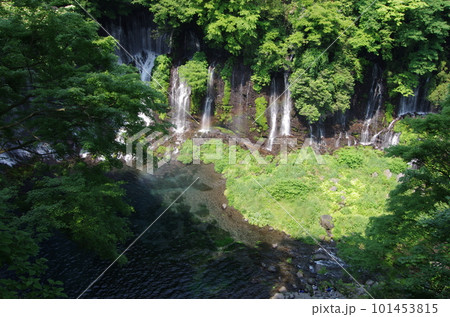 静岡富士宮市の観光地白糸の滝と虹の景色 静岡富士宮市の観光地白糸の滝と虹の景色 101453815