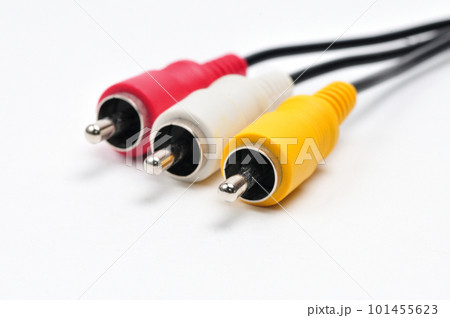 Analog audio video cable of RCA standard on white background 101455623