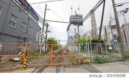 大阪駅うめきたエリア開業で地下に線路が敷設され、廃線になったJR梅田貨物線の地上部分 101456096