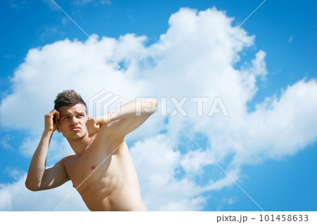 Striking athletic man 101458633