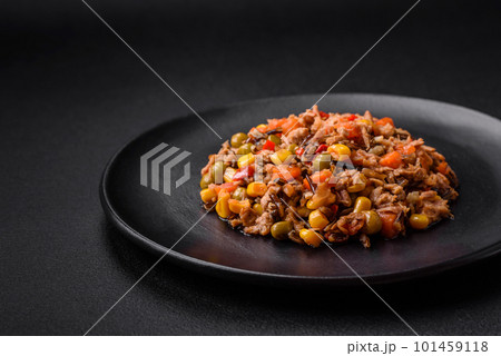 Delicious veggie salad with canned tuna and mexican vegetable mix 101459118