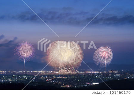 長岡まつり大花火大会。夕暮れのオープニング。 101460170