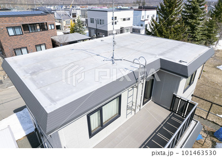 張替える前の屋根の様子を空撮（住宅リフォームのビフォーアフター） 101463530