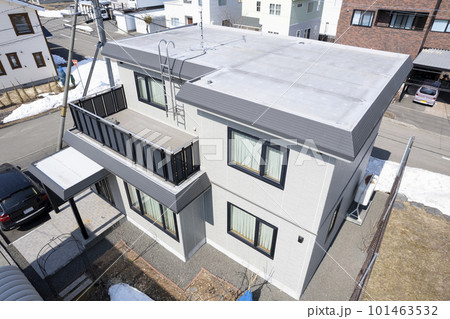 リフォームする前の住宅を空撮（住宅リフォームのビフォーアフター） 101463532