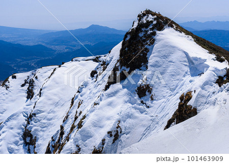 残雪期の谷川岳・オキノ耳から見るトマノ耳 101463909