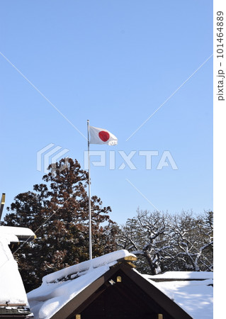 雪景色と日の丸 101464889