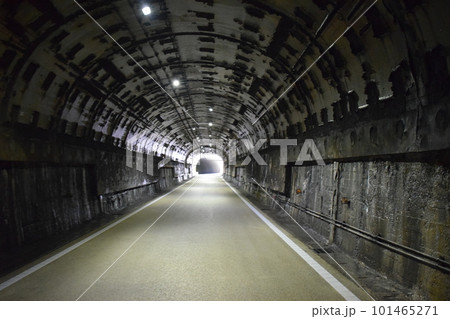 トンネルのある風景1 101465271