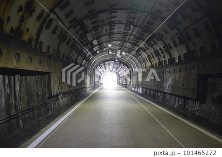 トンネルのある風景2 101465272