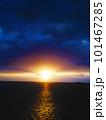初日の出 海から出でる太陽 101467285