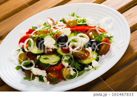 Shopska salad with cucumbers, tomatoes, bell peppers and brynza 101467833