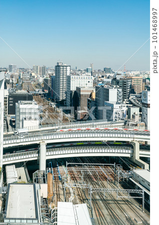 【神奈川県】横浜駅前の街並み 101468997