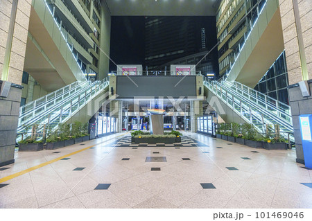 大阪ステーションシティ 夜明け前の暁(あかつき)の広場 大阪ステーションシティ 夜明け前の暁(あかつき)の広場 101469046