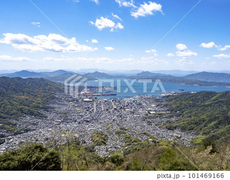 灰ヶ峰山頂から見る呉市街 灰ヶ峰山頂から見る呉市街 101469166