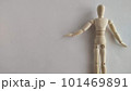 ポージングする人形の素材写真 101469891