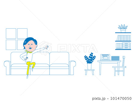 リビングルームでポーズをとるシニア女性 101470050