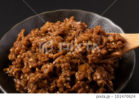坦々麺用の肉味噌　(肉そぼろ) 101470624