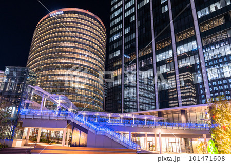 《神奈川県》横浜みなとみらい・オフィスビル群全館ライトアップ夜景 101471608