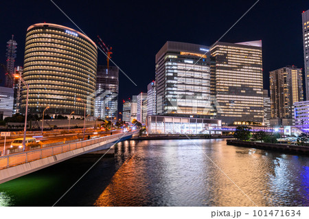 《神奈川県》横浜みなとみらい・オフィスビル群全館ライトアップ夜景 101471634