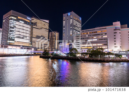 《神奈川県》横浜みなとみらい・オフィスビル群全館ライトアップ夜景 《神奈川県》横浜みなとみらい・オフィスビル群全館ライトアップ夜景 101471638