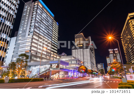 《神奈川県》横浜みなとみらい・オフィスビル群全館ライトアップ夜景 《神奈川県》横浜みなとみらい・オフィスビル群全館ライトアップ夜景 101471651