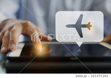 飛行機のアイコンのアプリをクリック travel and flight app 101475162