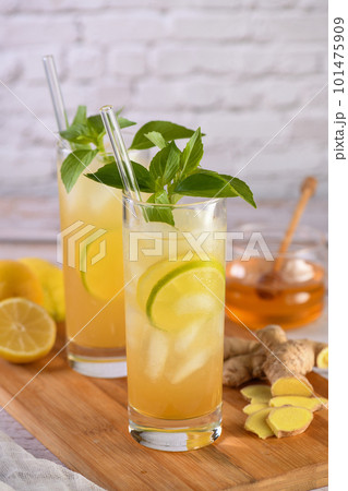 Honey ginger lemonade 101475909