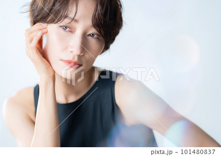 女性　ビューティー　ミドル　スキンケア　メイク 101480837